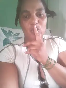 Snapshot of SexyEbony37X chatting on 09.18.25 SexyEbony37X online show from 09.18.25