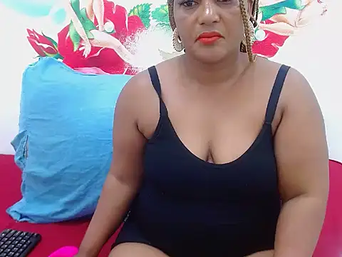 Snapshot of SexyEbony37X chatting on 12.05.25 SexyEbony37X online show from 12.05.25