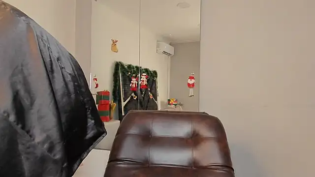 Snapshot of Jonness_Isa_ chatting on 11.20.25 Jonness Isa online show from 11.20.25