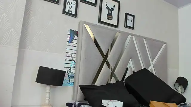 Queenjenn   online show from 01.25.25