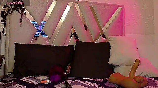 Queenjenn   online show from 03.06.26