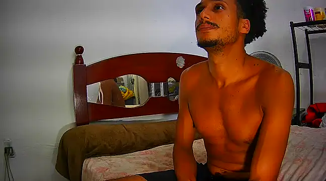 Snapshot of SkinnyLatinMan chatting on 02.17.25 SkinnyLatinMan online show from 02.17.25