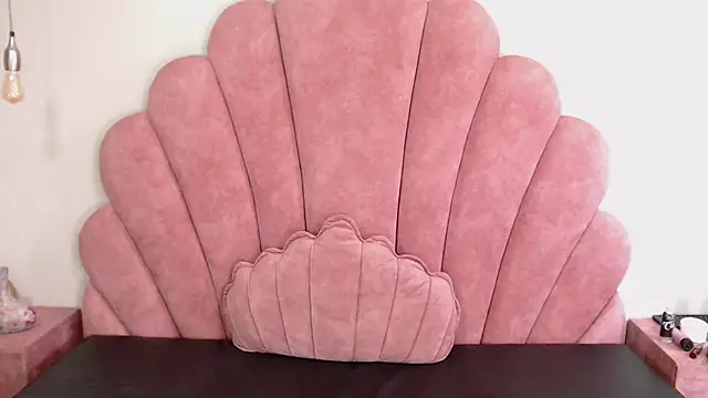 Snapshot of Candy_Bony chatting on 12.13.24 Candy Bony online show from 12.13.24