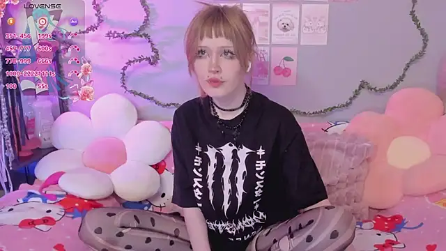 Snapshot of EvaStevs chatting on 04.29.26 EvaStevs online show from 04.29.26