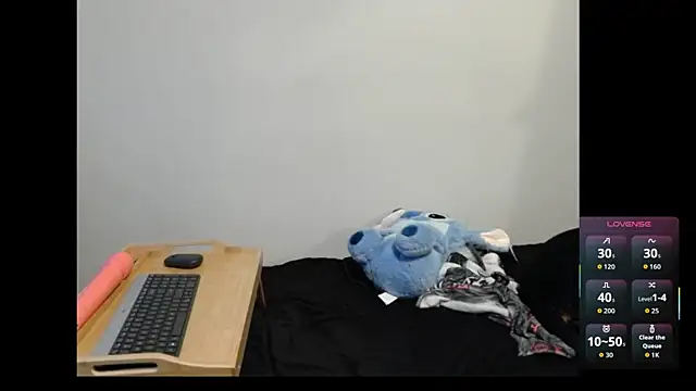 Snapshot of LilyFoxxx chatting on 04.22.26 LilyFoxxx online show from 04.22.26