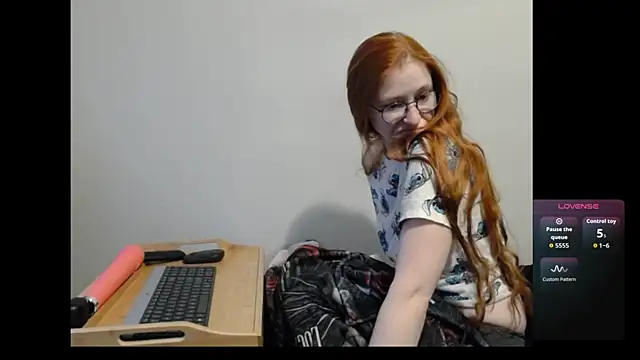 Snapshot of LilyFoxxx chatting on 04.24.26 LilyFoxxx online show from 04.24.26