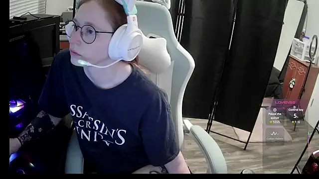 Snapshot of LilyFoxxx chatting on 05.27.26 LilyFoxxx online show from 05.27.26
