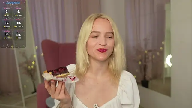 Snapshot of lolly_pie chatting on 10.31.25 lolly pie online show from 10.31.25