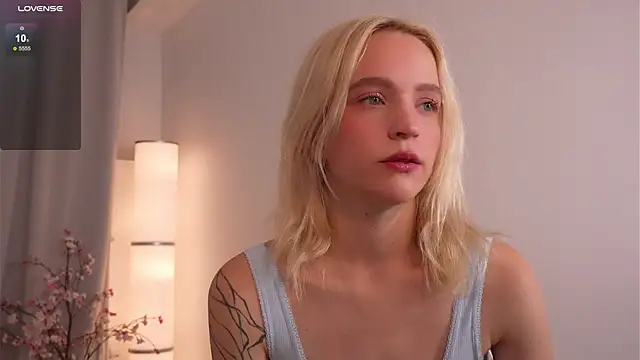 Snapshot of lolly_pie chatting on 11.18.25 lolly pie online show from 11.18.25