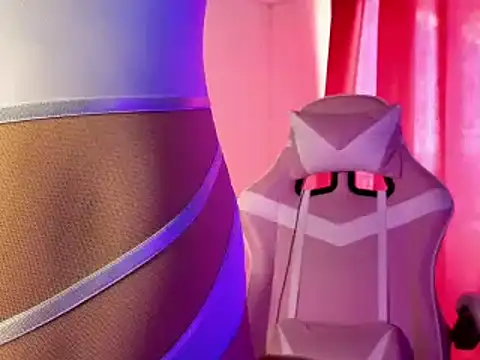 Snapshot of Sweet_xuee18 chatting on 12.17.24 Sweet xuee18 online show from 12.17.24