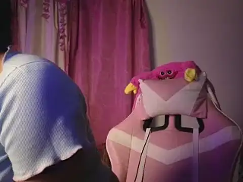 Snapshot of Sweet_xuee18 chatting on 02.28.25 Sweet xuee18 online show from 02.28.25