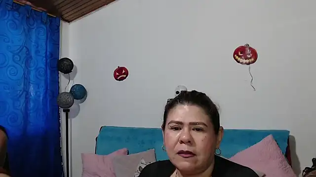 Snapshot of MISSANDRE4 chatting on 10.30.25 MISSANDRE4 online show from 10.30.25