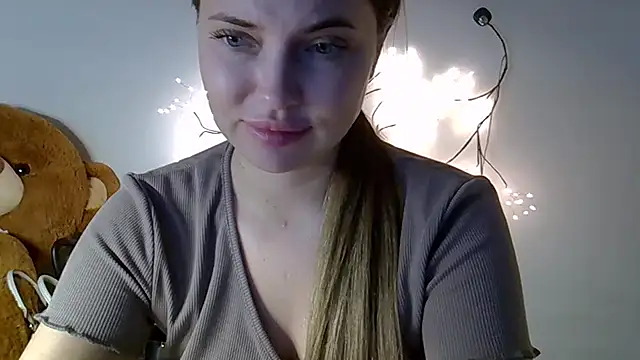 Lucky Anna online show from 03.23.26