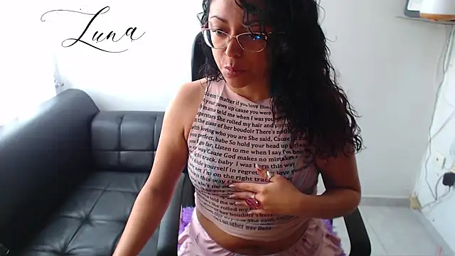 Snapshot of Lunavega1 chatting on 11.19.25 Lunavega1 online show from 11.19.25