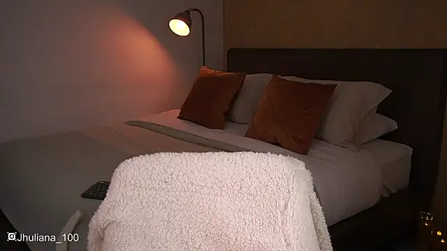 paulacora100 online show from 01.22.25