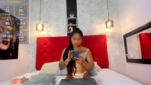 Snapshot of SilvannaFit chatting on 03.19.25 SilvannaFit online show from 03.19.25
