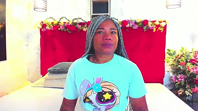 Snapshot of SilvannaFit chatting on 06.14.26 SilvannaFit online show from 06.14.26