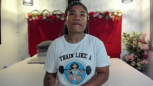 Snapshot of SilvannaFit chatting on 07.03.26 SilvannaFit online show from 07.03.26