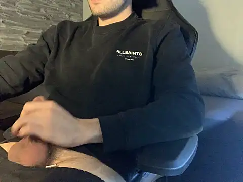 Snapshot of taallguyy_196 chatting on 03.08.25 taallguyy 196 online show from 03.08.25