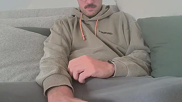 Snapshot of taallguyy_196 chatting on 09.28.25 taallguyy 196 online show from 09.28.25