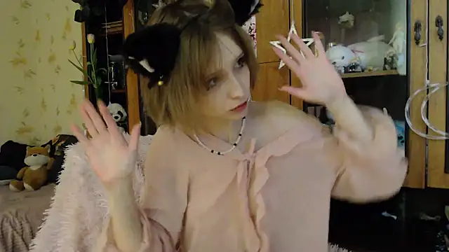 Snapshot of cloudgirrl chatting on 03.09.25 cloudgirrl online show from 03.09.25