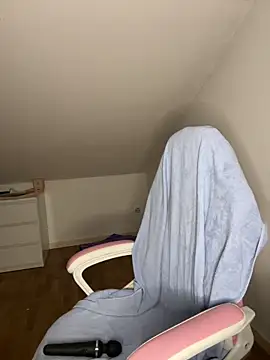 Snapshot of LeMagique- chatting on 02.12.25 LeMagique- online show from 02.12.25