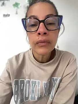 Snapshot of Goddess-Love- chatting on 04.20.26 Goddess-Love- online show from 04.20.26