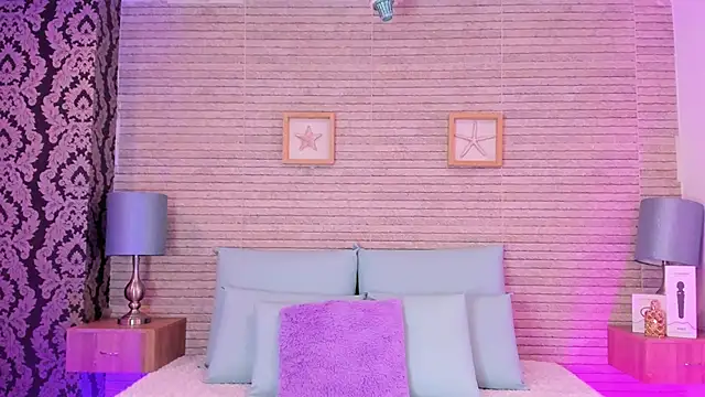 Catalinna Thompson online show from 12.24.24