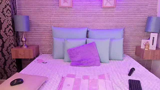 Catalinna Thompson online show from 01.09.25