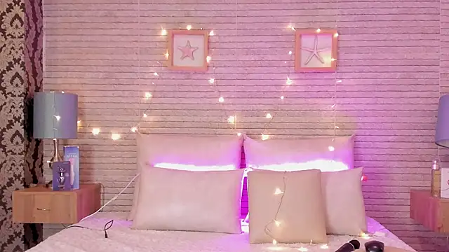 Catalinna Thompson online show from 02.22.25