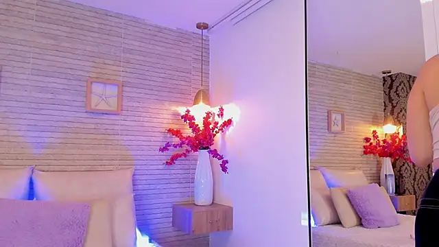 Catalinna Thompson online show from 10.19.25