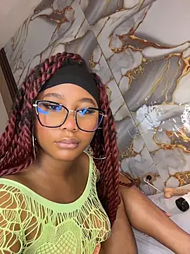 Snapshot of RachellEbony chatting on 04.19.26 RachellEbony online show from 04.19.26