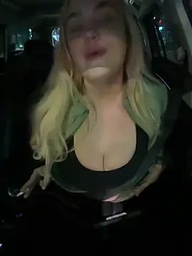 Snapshot of blairbella chatting on 01.18.26 blairbella online show from 01.18.26