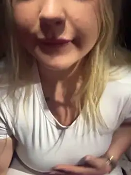 Snapshot of blairbella chatting on 02.05.26 blairbella online show from 02.05.26