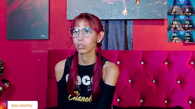 Snapshot of Lunamistyc chatting on 11.14.25 Lunamistyc online show from 11.14.25