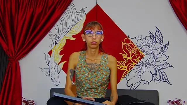 Snapshot of Lunamistyc chatting on 12.18.25 Lunamistyc online show from 12.18.25