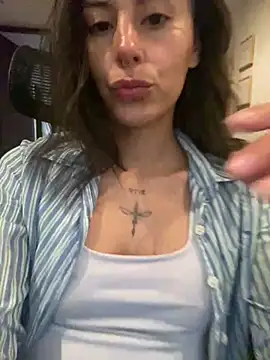 Snapshot of Emmy_petit chatting on 02.09.25 Emmy petit online show from 02.09.25