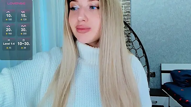 Snapshot of Evacadooo chatting on 10.26.25 Evacadooo online show from 10.26.25