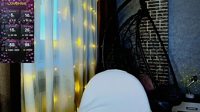 Snapshot of Evacadooo chatting on 11.16.25 Evacadooo online show from 11.16.25