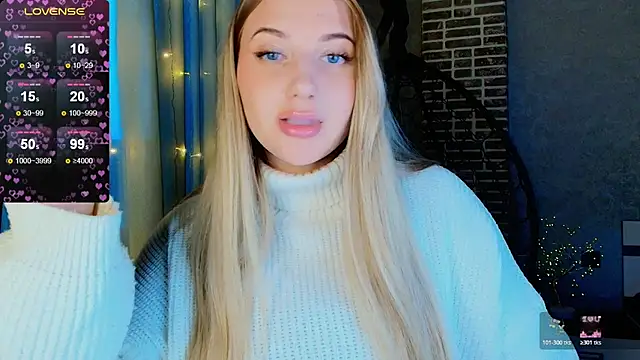 Snapshot of Evacadooo chatting on 11.21.25 Evacadooo online show from 11.21.25