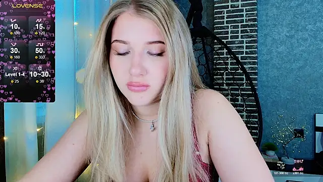 Snapshot of Evacadooo chatting on 11.26.25 Evacadooo online show from 11.26.25