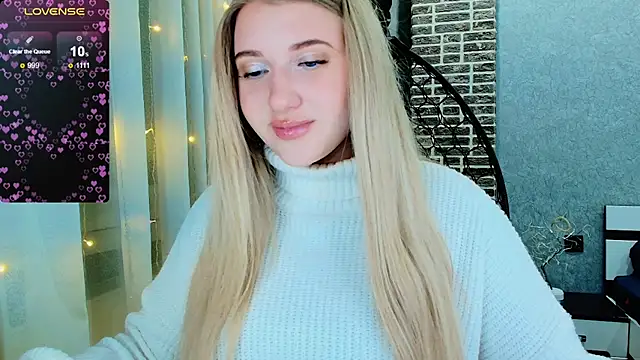 Snapshot of Evacadooo chatting on 11.29.25 Evacadooo online show from 11.29.25