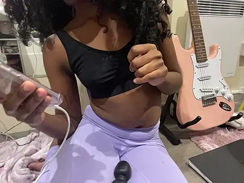 Snapshot of iveedie017 chatting on 12.02.25 iveedie017 online show from 12.02.25