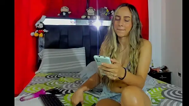 Snapshot of chloe_vasquez710 chatting on 01.15.25 chloe vasquez710 online show from 01.15.25