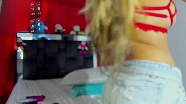 Snapshot of chloe_vasquez710 chatting on 02.13.25 chloe vasquez710 online show from 02.13.25