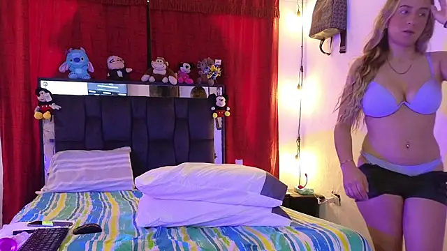 Snapshot of chloe_vasquez710 chatting on 03.04.25 chloe vasquez710 online show from 03.04.25