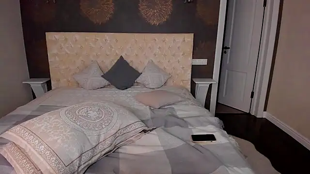 Snapshot of AllisonWilliams chatting on 12.13.24 AllisonWilliams online show from 12.13.24