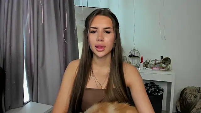 Snapshot of SuraMune chatting on 02.05.25 SuraMune online show from 02.05.25