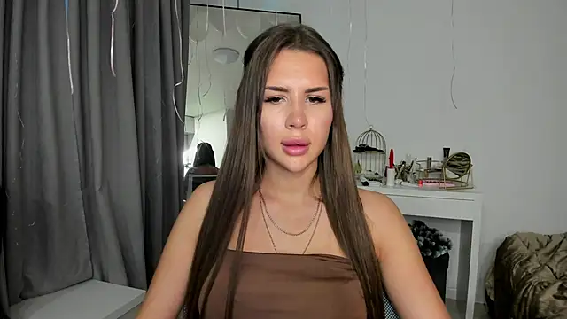 Snapshot of SuraMune chatting on 02.05.25 SuraMune online show from 02.05.25