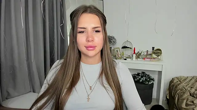 Snapshot of SuraMune chatting on 02.05.25 SuraMune online show from 02.05.25